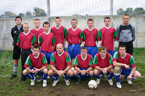 Drużyna seniorów na początku rundy jesiennej 2007/2008 
